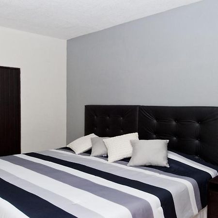 Econosuites Monterrey Exterior photo